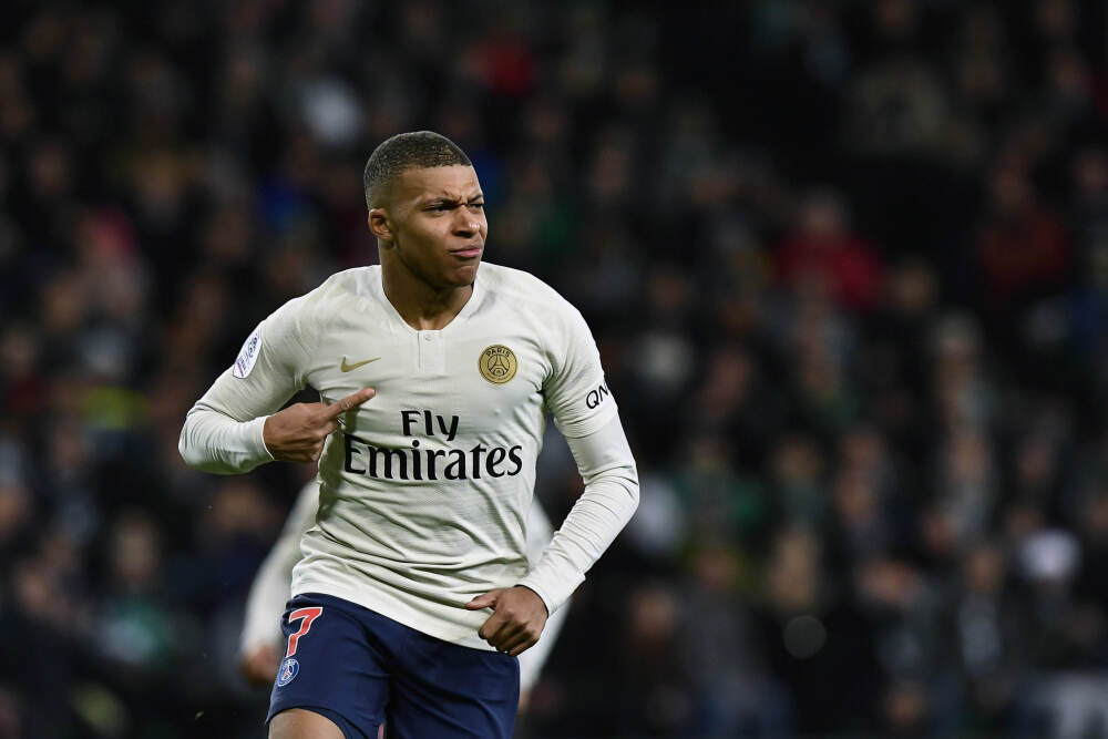 【经纬晚班车】“住宅限高令”密集出台；四大行即将派发中期“红包”